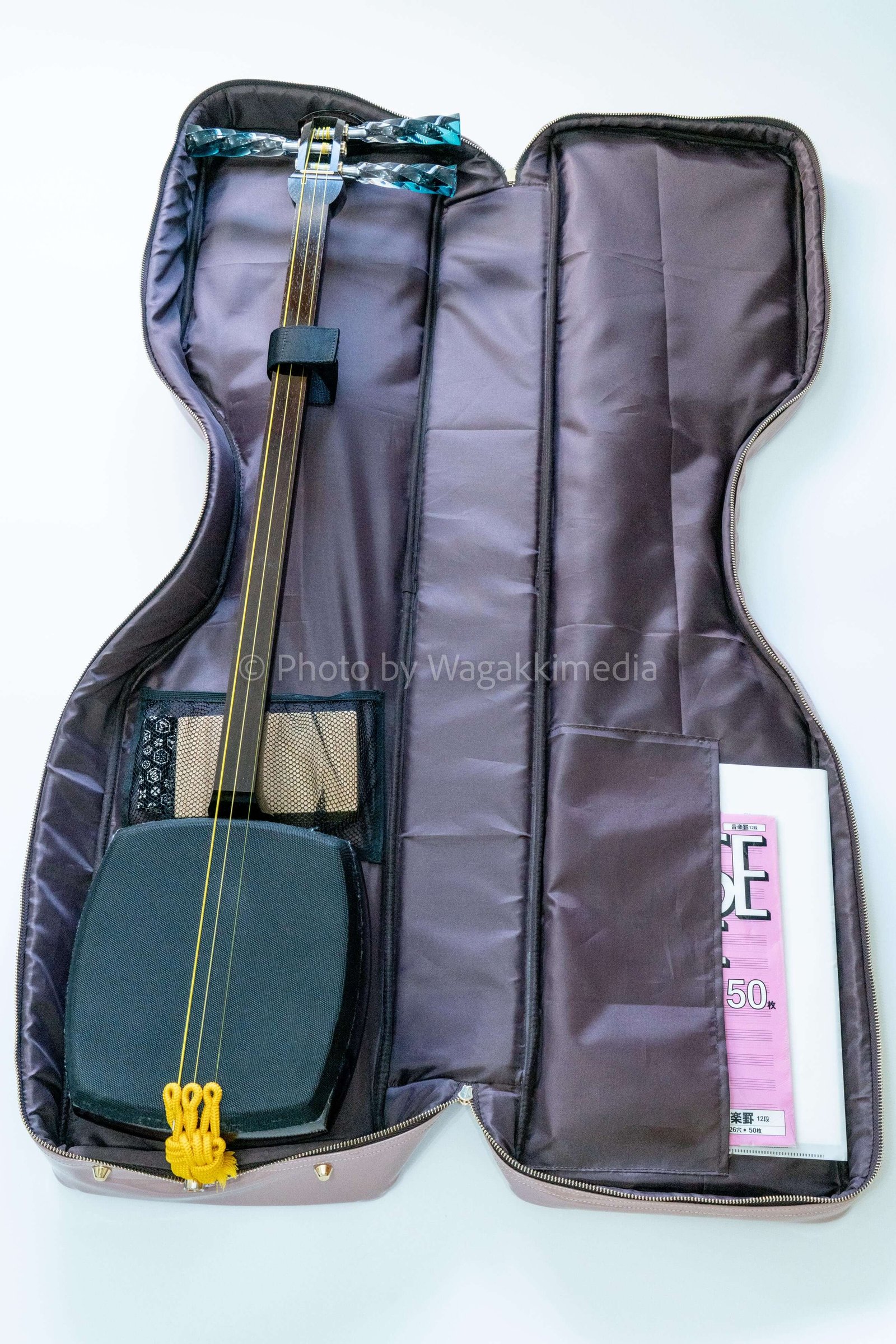 持ち運びたくなるオシャレな三味線セミハードケース「ANMUT(アンムート