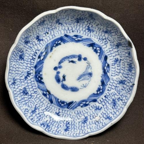 古伊万里微塵唐草図染付小皿 /1947│埼玉県熊谷市のの骨董品専門店