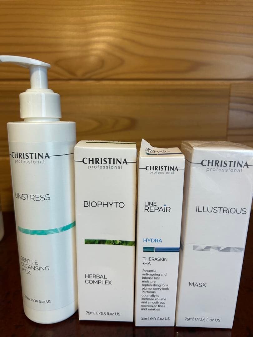 クリスティーナ化粧品 クリスティーナ化粧水の種類と効果を解説。肌悩み別のおすすめケアは