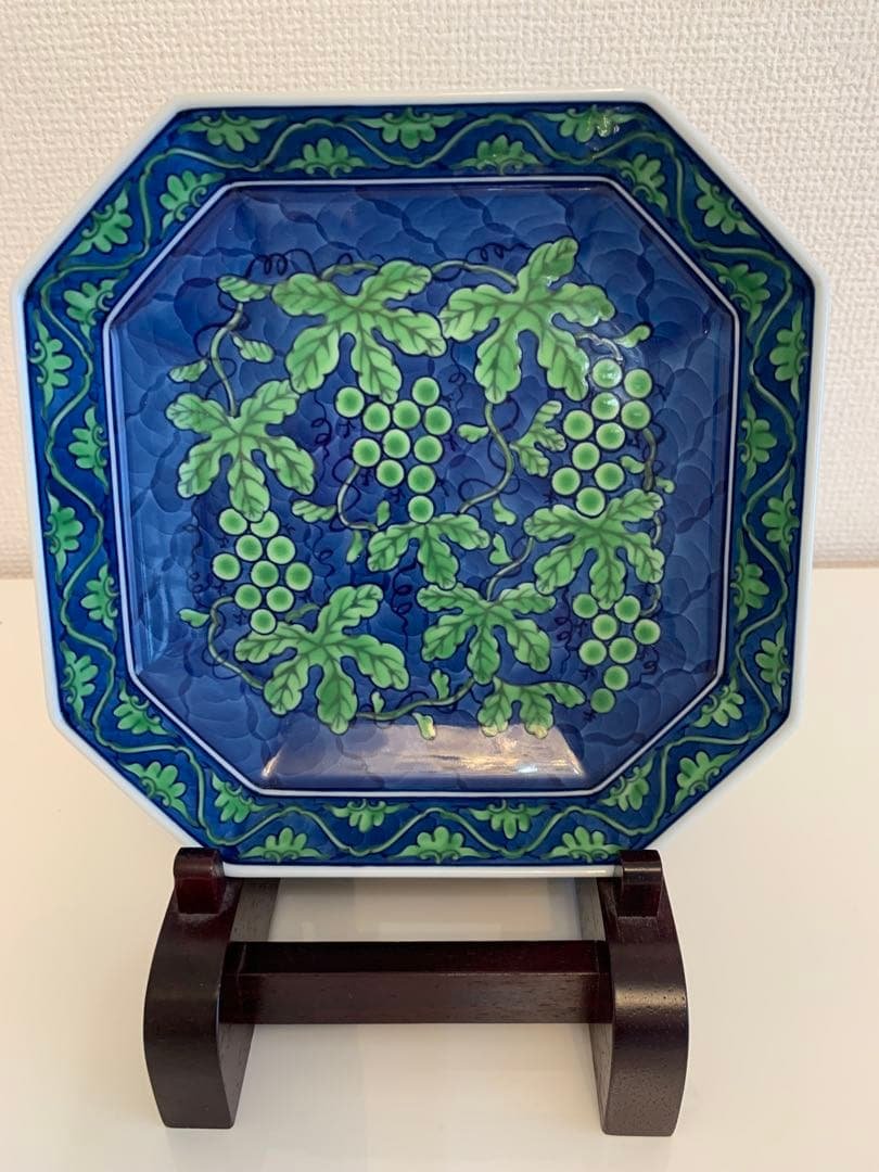 源右衛門窯　緑彩葡萄絵方皿　【新品-未使用】 源右衛門窯 緑彩葡萄絵 方皿 / げんえもんがま 緑彩葡萄絵 方皿