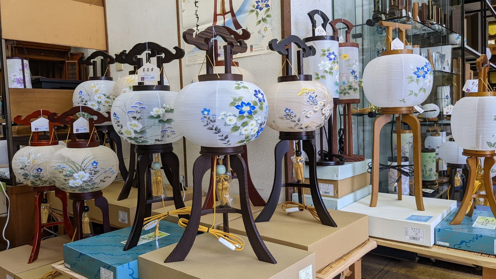 2025年 老舗 翠雲堂本店の盆提灯 – 東京上野・浅草・仏壇通りの仏壇