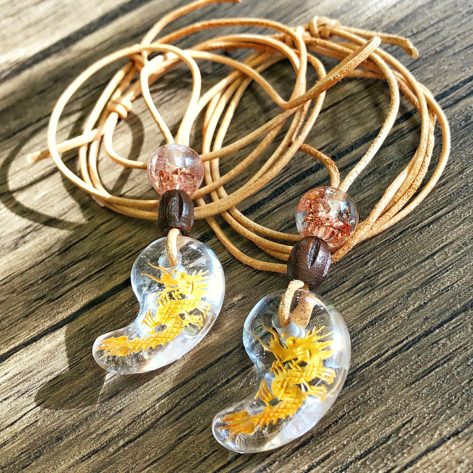 龍神勾玉水晶 牛革紐 ネックレス 水晶オルゴナイトコラボ