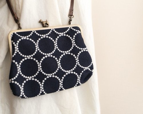 診察券や医療証もすっきり収納｜ショルダー対応のがま口母子手帳ケース