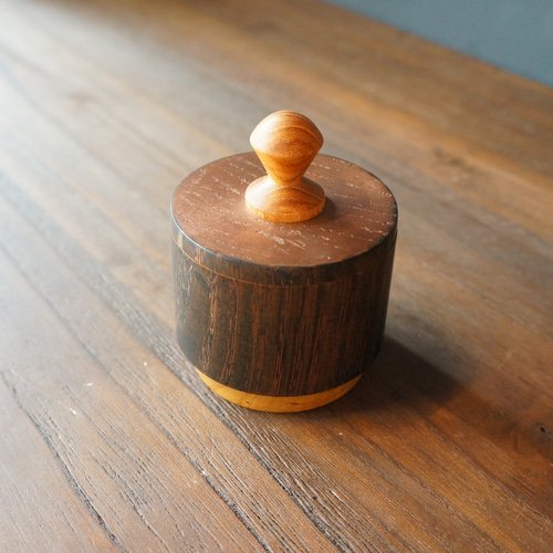 ふたのちょこんとしたつまみがかわいい 天然木のキャニスター【木 木製