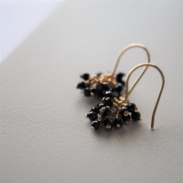 ブラックスピネル ピアス / 8月の誕生石 / 送料無料 | iichi 日々の